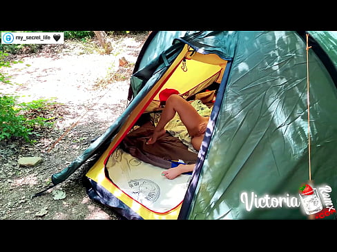 ❤️ Op kamera verfilm Passievolle ruk vreemdeling in 'n tent ❤️ Superpornografie by ons